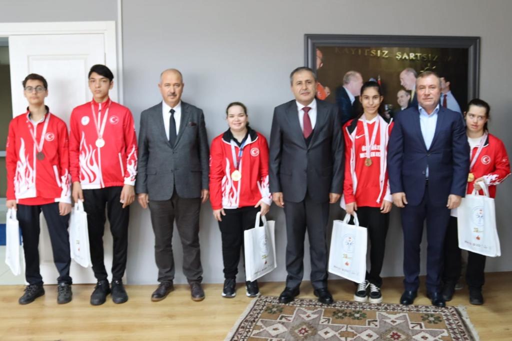 Kaymakamımız Özkan DEMİR' in İzmir Özel Eğitim Uygulama Okulu ve Özel Eğitim Meslek Okuluna Ziyareti